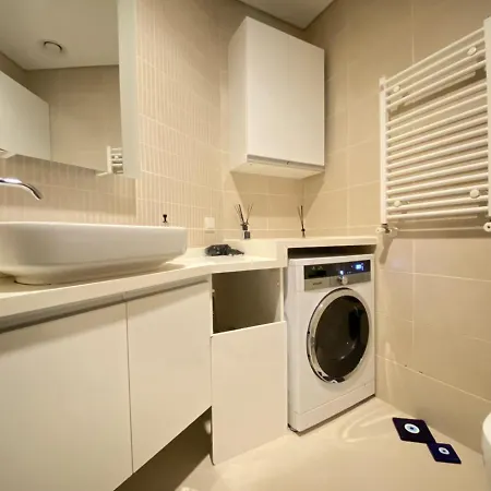 Sleek Flat In Atasehir *