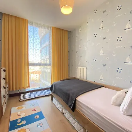 Sleek Flat In Atasehir