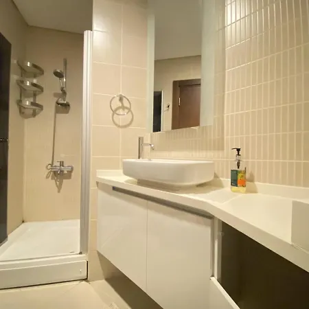 Sleek Flat In Atasehir 公寓